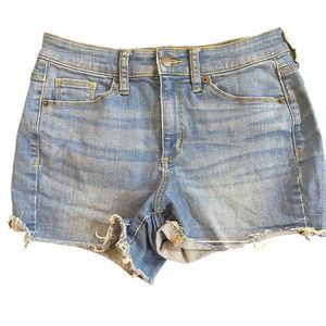 Universal Thread raw hem light wash size 4/27 jean shorts